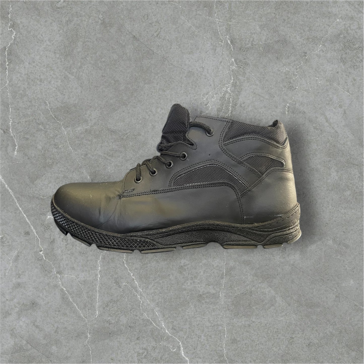 Ανδρικά δερμάτινα μποτάκια σε άνετη γραμμή